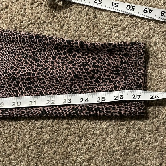 SPANX Jean-ish® Ankle Leggings, tan cheetah print size Medium - Picture 10 of 10